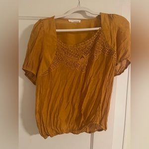 Mustard short sleeve shirt w pretty detail